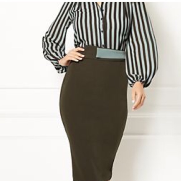 💢Last one 💢green Striped button up  blouse - Picture 3 of 6